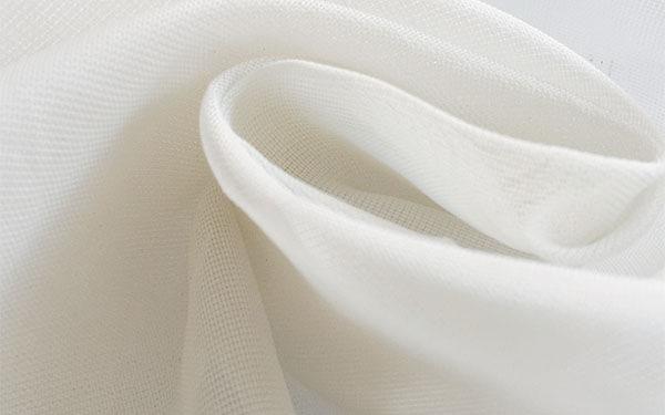 lớp rèm voan trắng của rèm vải hai lớp