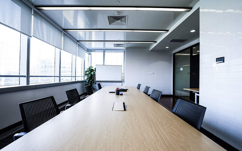 Rèm văn phòng Thiên Định mang đến sự riêng tư cho nhân viên làm việc trong văn phòng.